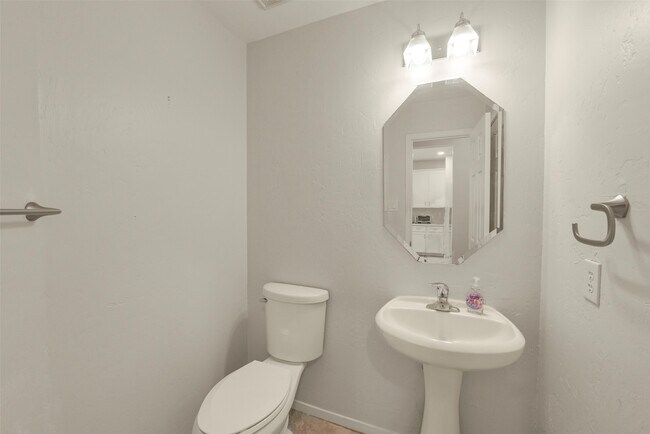 Building Photo - 2414 Falcon Knoll Ln