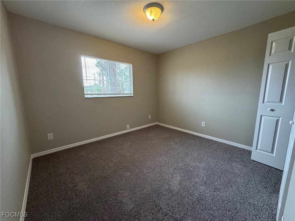 Foto del edificio - 1010 Candlelight Dr