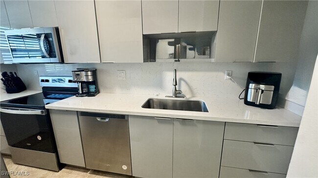 Foto del edificio - 5339 Treetops Dr