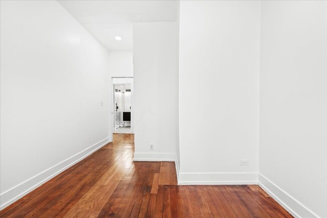 Building Photo - 1904 S Loomis St