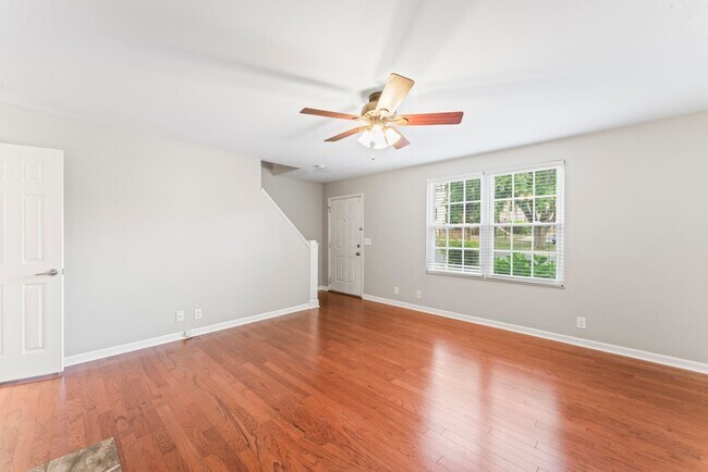 Foto del edificio - 2 Bed, 1.5 Bath Townhome * No Pets * Comm. Pool and Tennis