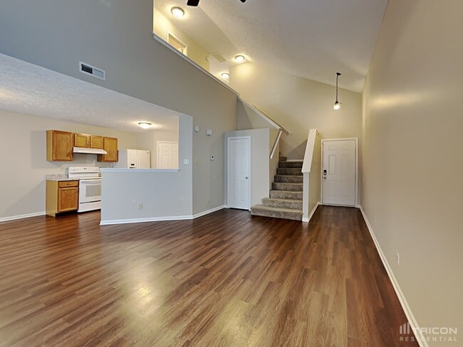 Foto del edificio - 4452 Redcliff N Ln