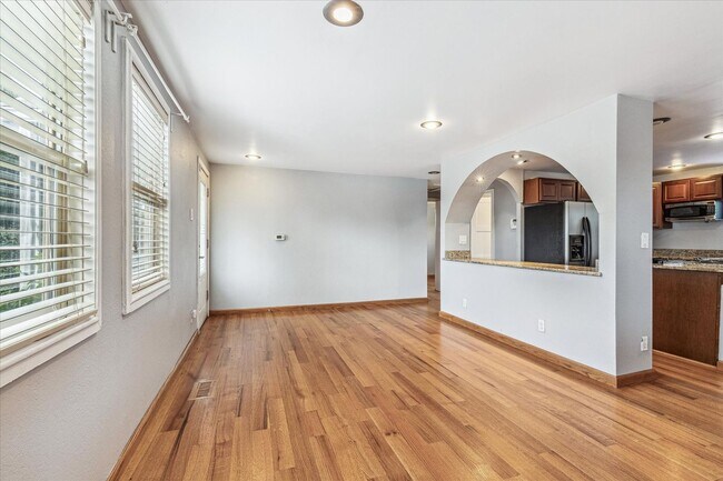 Building Photo - Adorable Cory-Merrill Bungalow For Rent!
