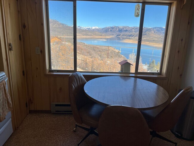 Foto del edificio - 1043 Cove Rd