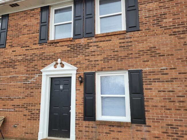 Foto del edificio - 335 Churchill Dr