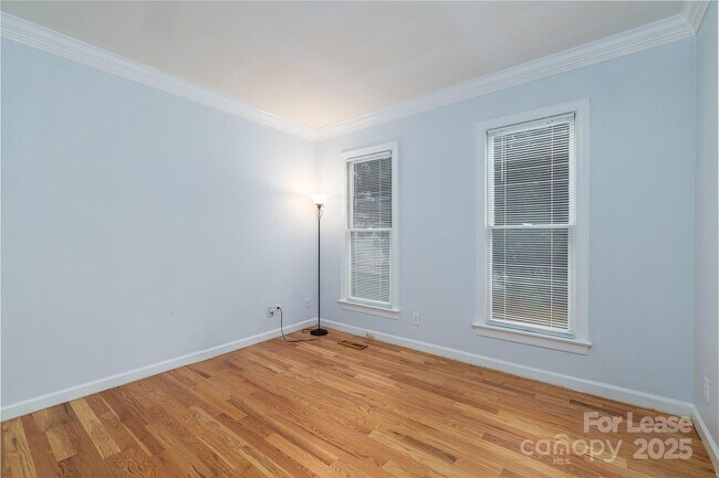 Foto del edificio - 5238 Downing Creek Dr
