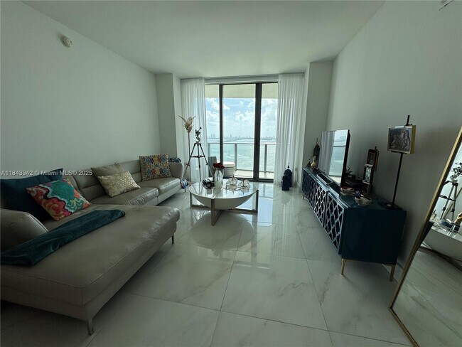 Foto del edificio - 460 NE 28th St