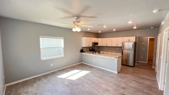 Building Photo - Beautiful 2020 Built 3 BD/2 BA Home in DeL...