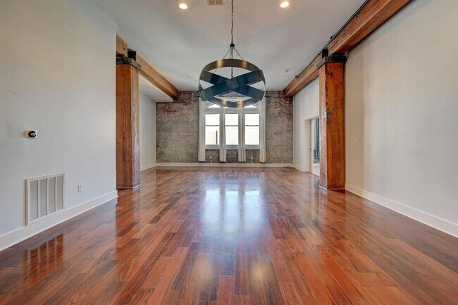 Foto del edificio - 435 S Front St