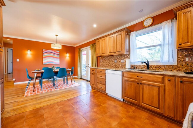 Building Photo - 615 N Staats Dr