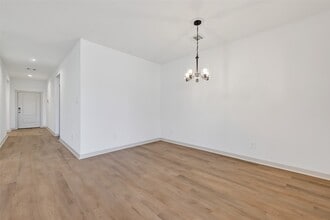 Building Photo - 827 Silver Kettle Dr