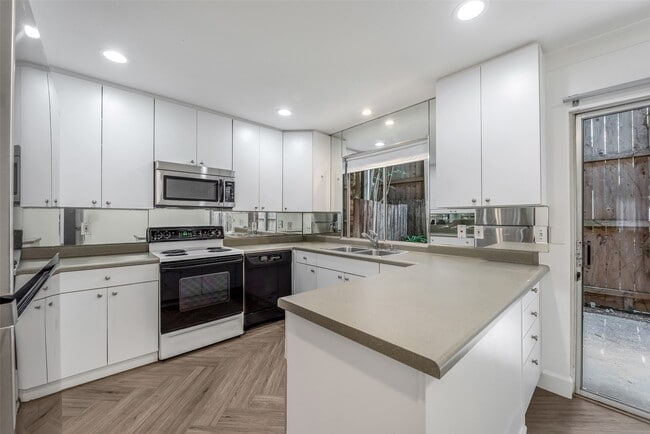 Building Photo - 4040 San Felipe St