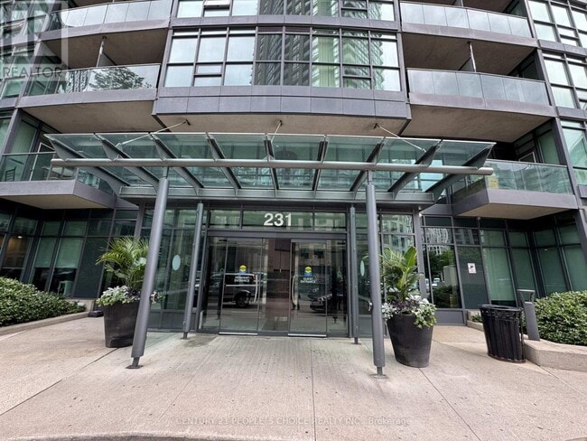 Building Photo - 231-231 Fort York Blvd