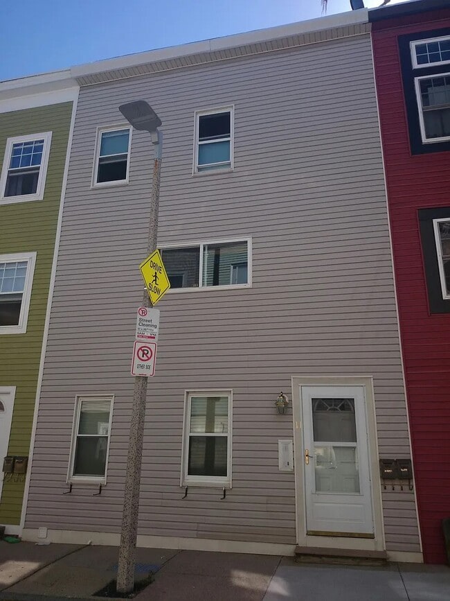 Building Photo - 11 Emmet St