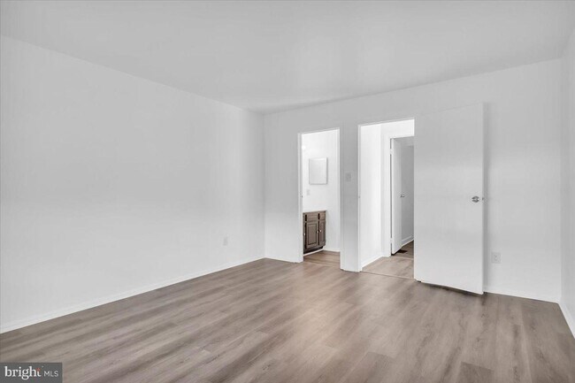 Building Photo - 21 Uxbridge Pl