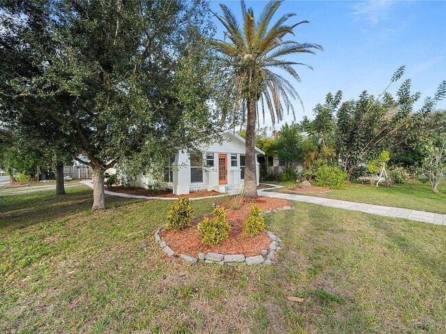Foto del edificio - "Charming 3-Bed Oasis in Tampa with 2 Full Baths & 1650 Sq Ft of Comfort!"