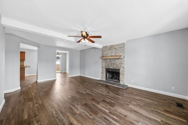 Foto del edificio - 3851 Man O War Blvd