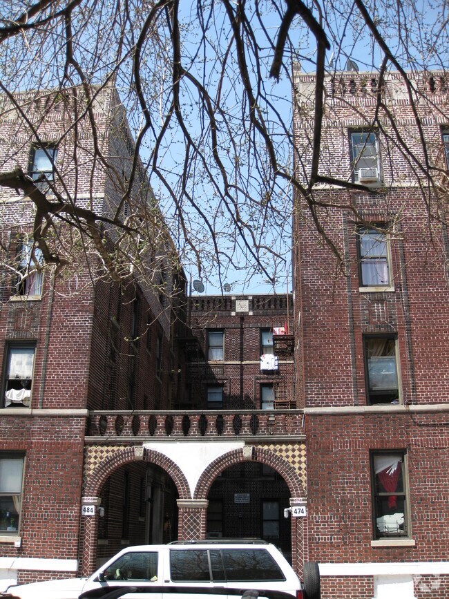 Building Photo - 480-484 E 4th St