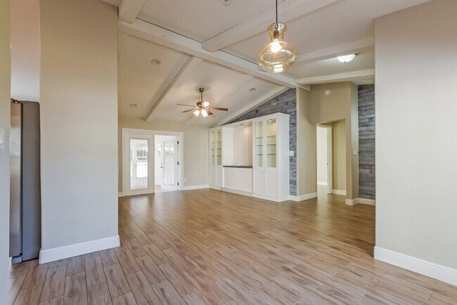 Foto del edificio - 15710 Carriage Hill Ct