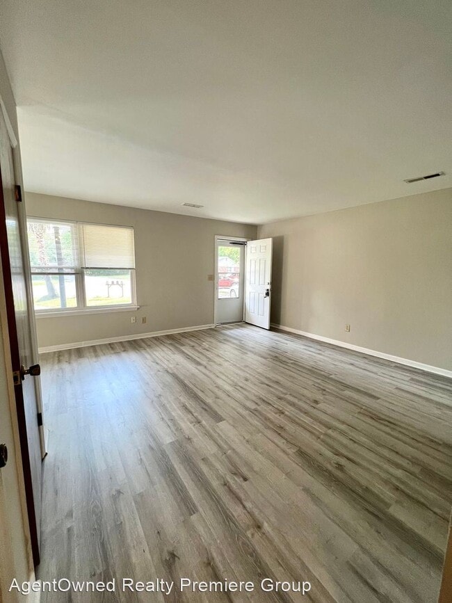 Building Photo - 2 br, 1 bath House - 807 A Sandpiper Drive