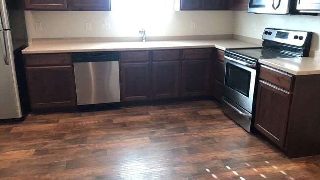 Building Photo - 3 Story Vineyard Townhome w 1 car attached...