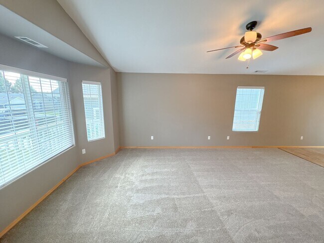 Foto del edificio - Three Bedroom, Two Bath House in Southview