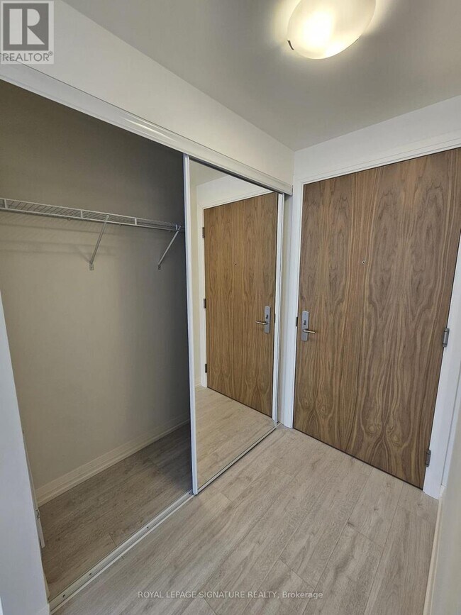 Building Photo - 27 Korda Gate