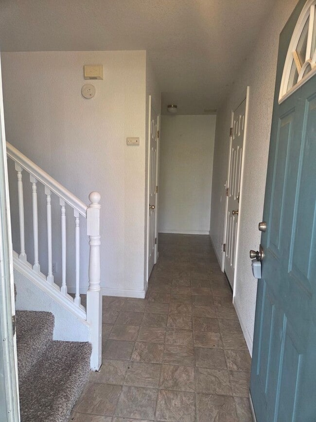 Building Photo - Nice townhouse in Anderson