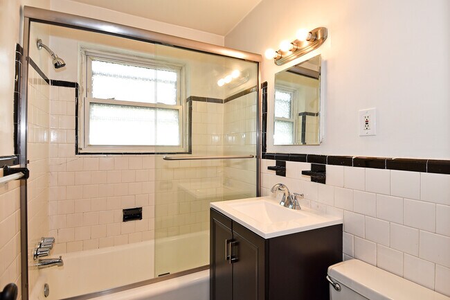Foto del edificio - 7034 Strathmore St
