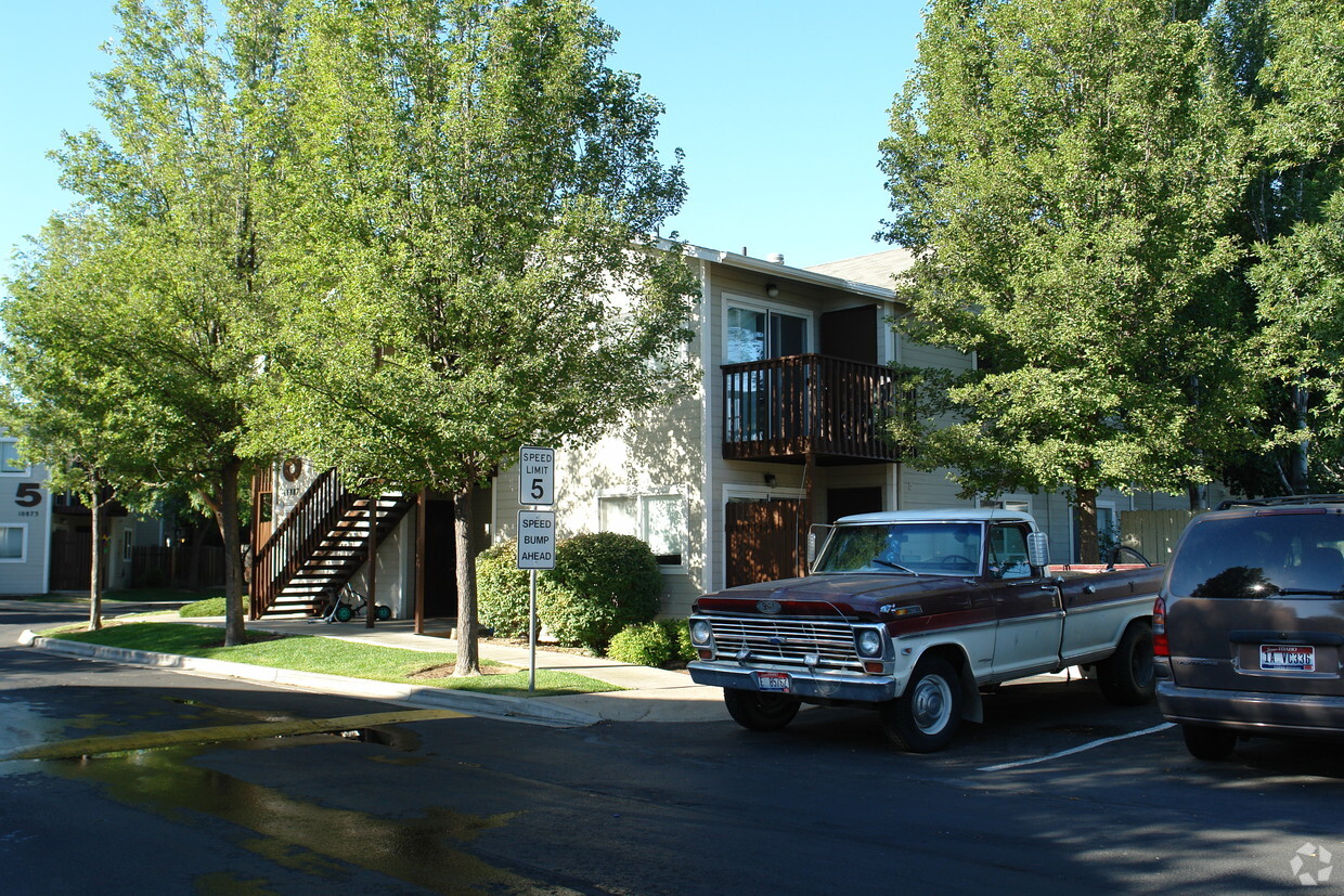 Foto del edificio - Syringa Village Apartments