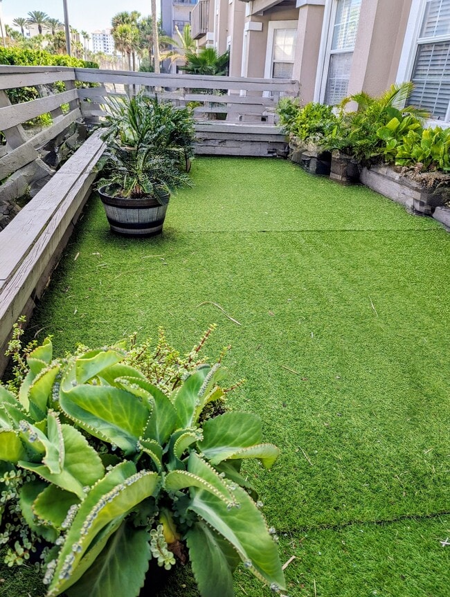 Building Photo - 374 1st St S