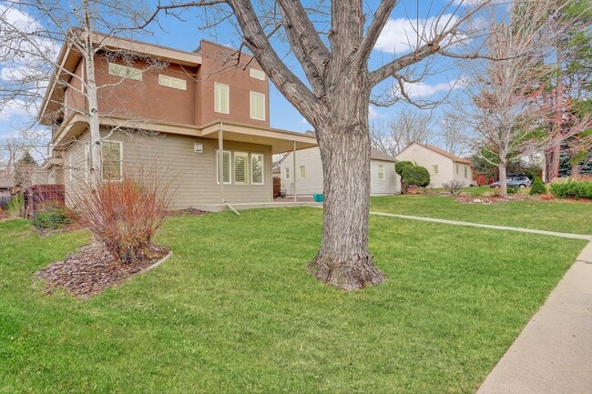 Foto del edificio - 4 Bedroom 3 Bath With Tons of Character Ne...