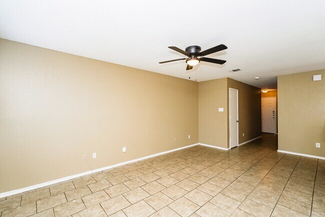 Foto del edificio - 1456 Pine Ln