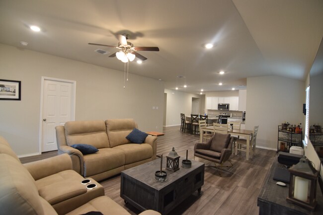 Foto del edificio - 8410 Cantera Rdg Rd