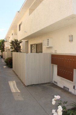 Building Photo - 10138 Palms Blvd