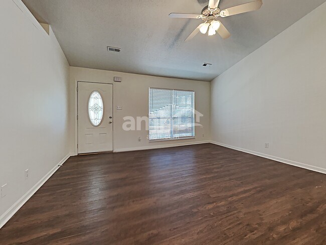 Building Photo - 2114 Post Oak Lane