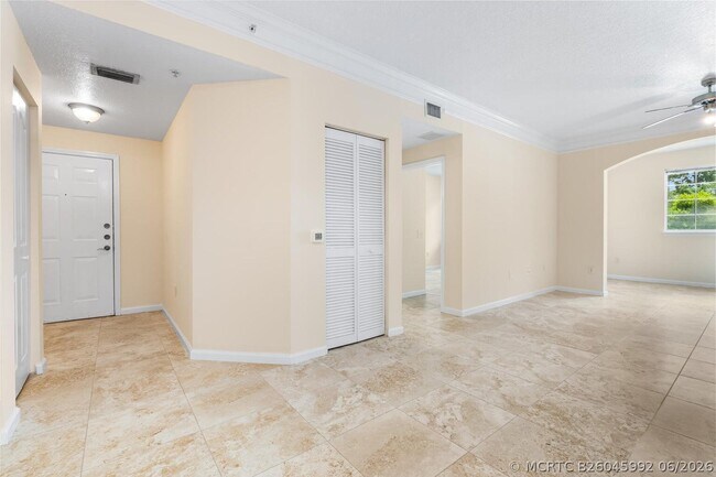 Foto del edificio - 9901 Baywinds Blvd