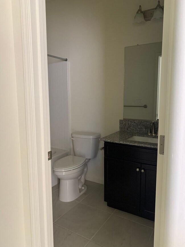 Foto del edificio - Move in ready!