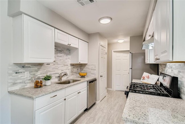 Building Photo - 5009 Mashie Cove