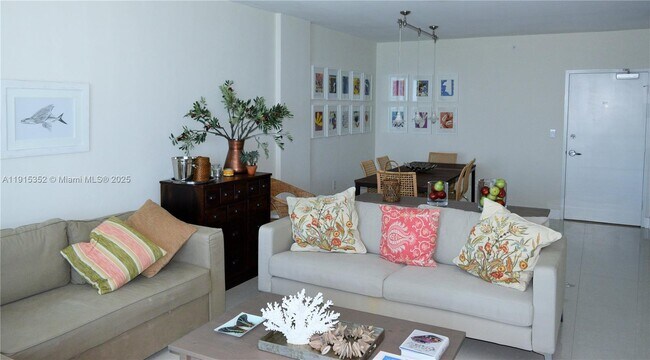 Foto del edificio - 10275 Collins Ave