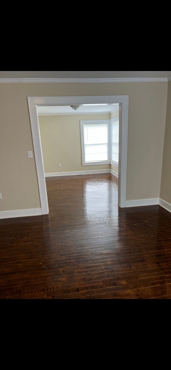 Comedor - 703 Clark St