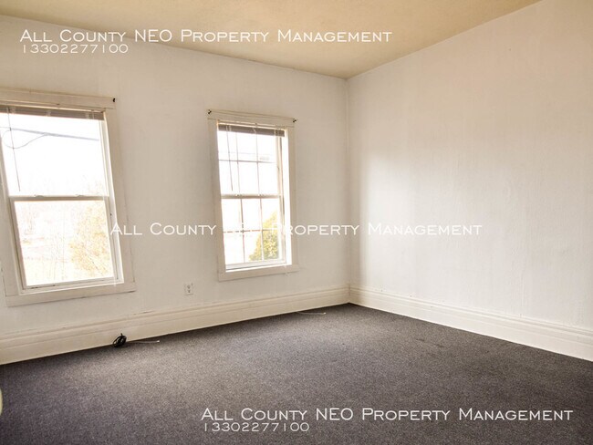 Building Photo - 607 Allyn St