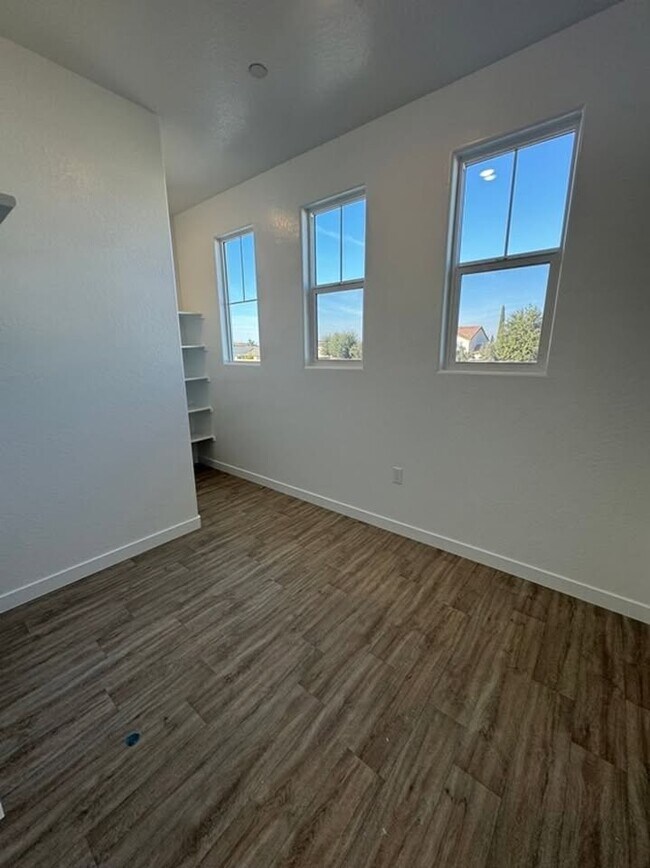 Foto del edificio - 5883 W Austin Wy