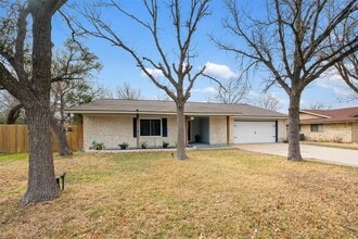 Building Photo - 117 Shady Oak Dr