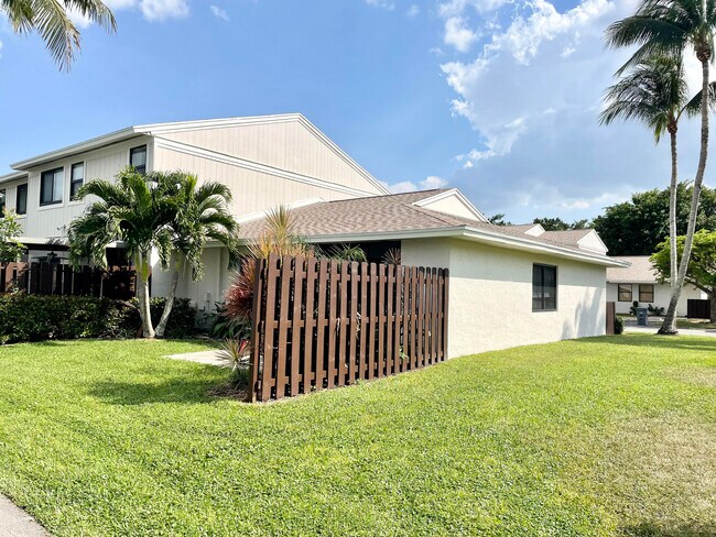 Foto del edificio - 5327 Tennis Ln