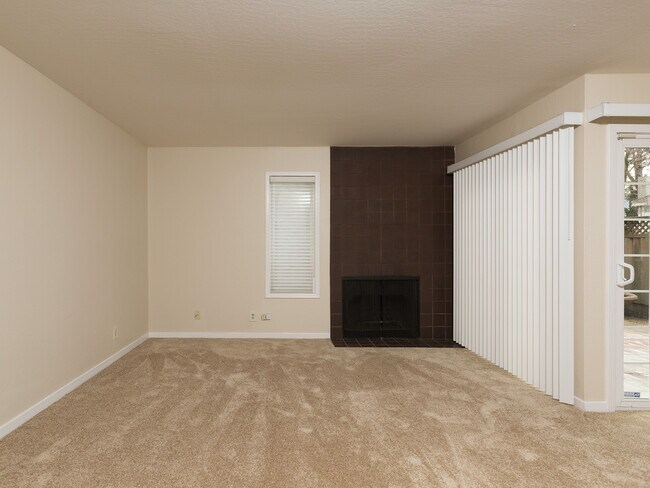 Foto del edificio - Wonderful 3 Bedroom, 2.5 bath, Updated Townhouse, in Danville!