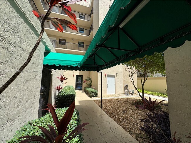 Building Photo - 7125 Bay Dr