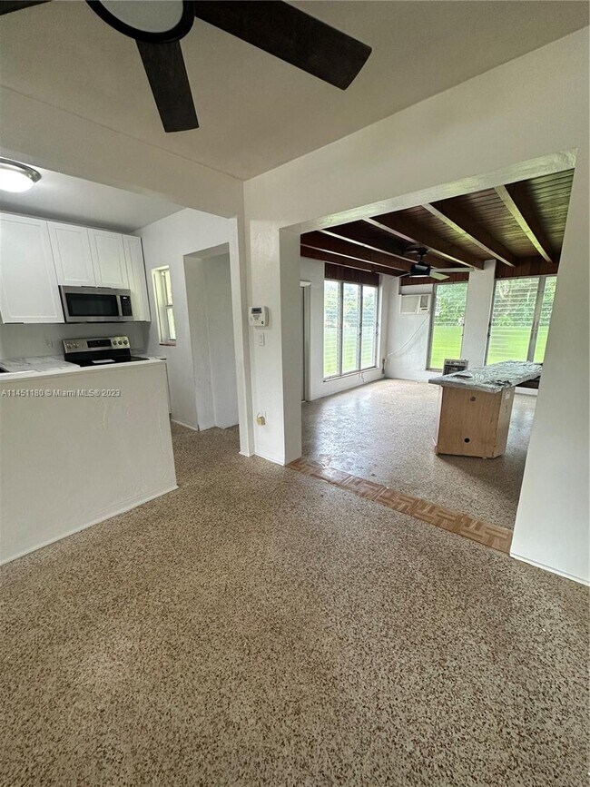 Foto del edificio - 6530 SW 45th St