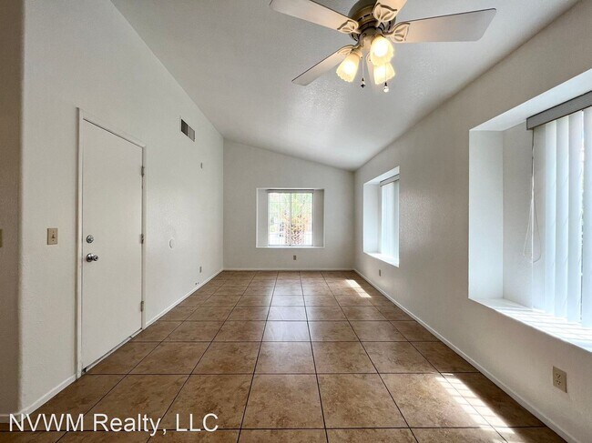 Building Photo - 3 br, 2 bath House - 1233 Lucia Dr