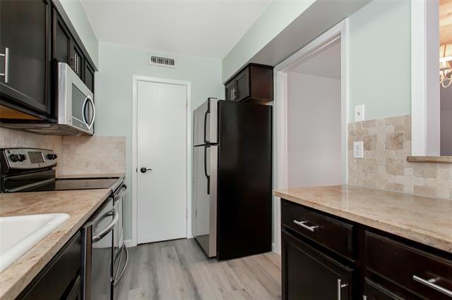 Foto del edificio - 6015 E University Blvd